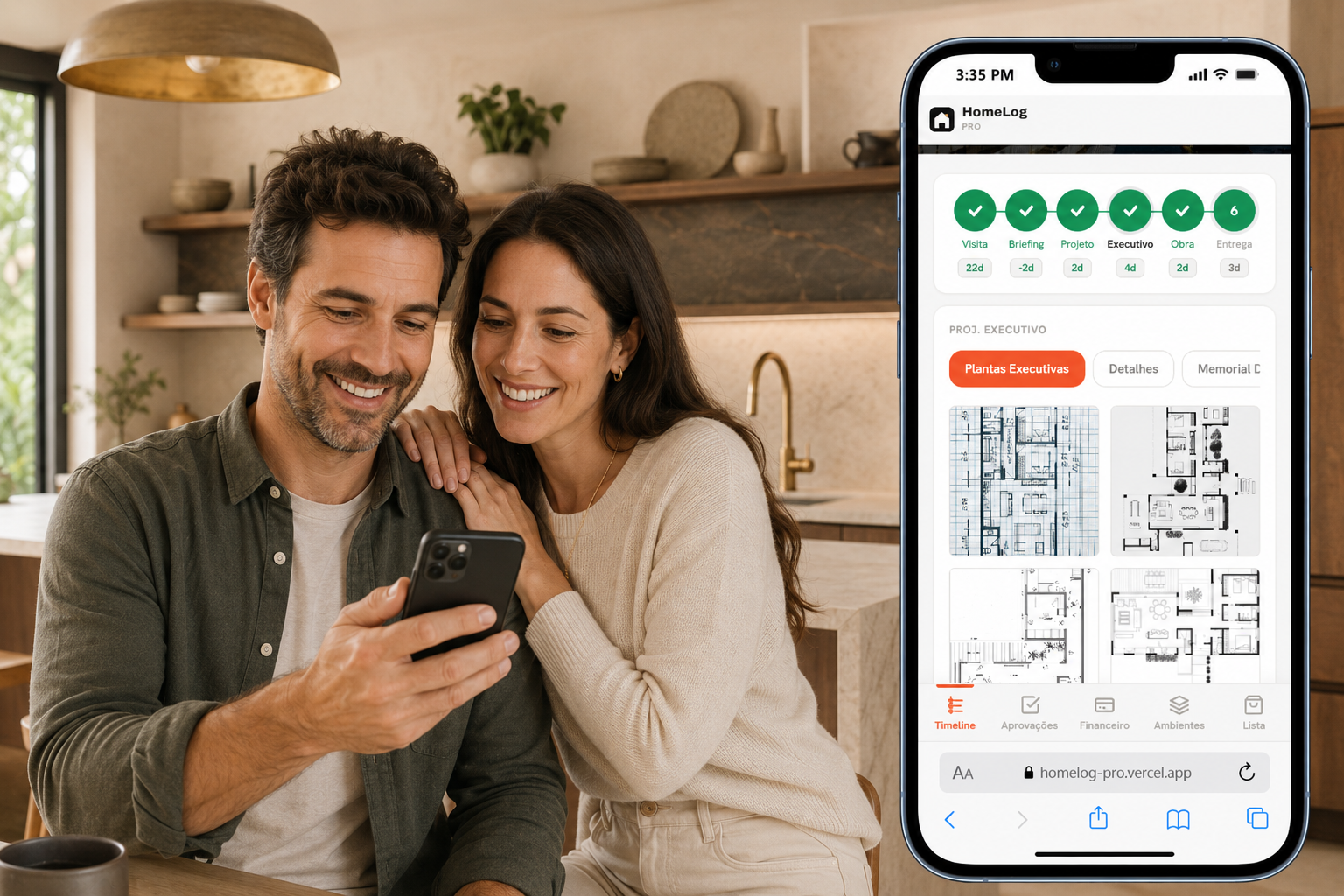 Casal acessando o portal do cliente HomeLog PRO